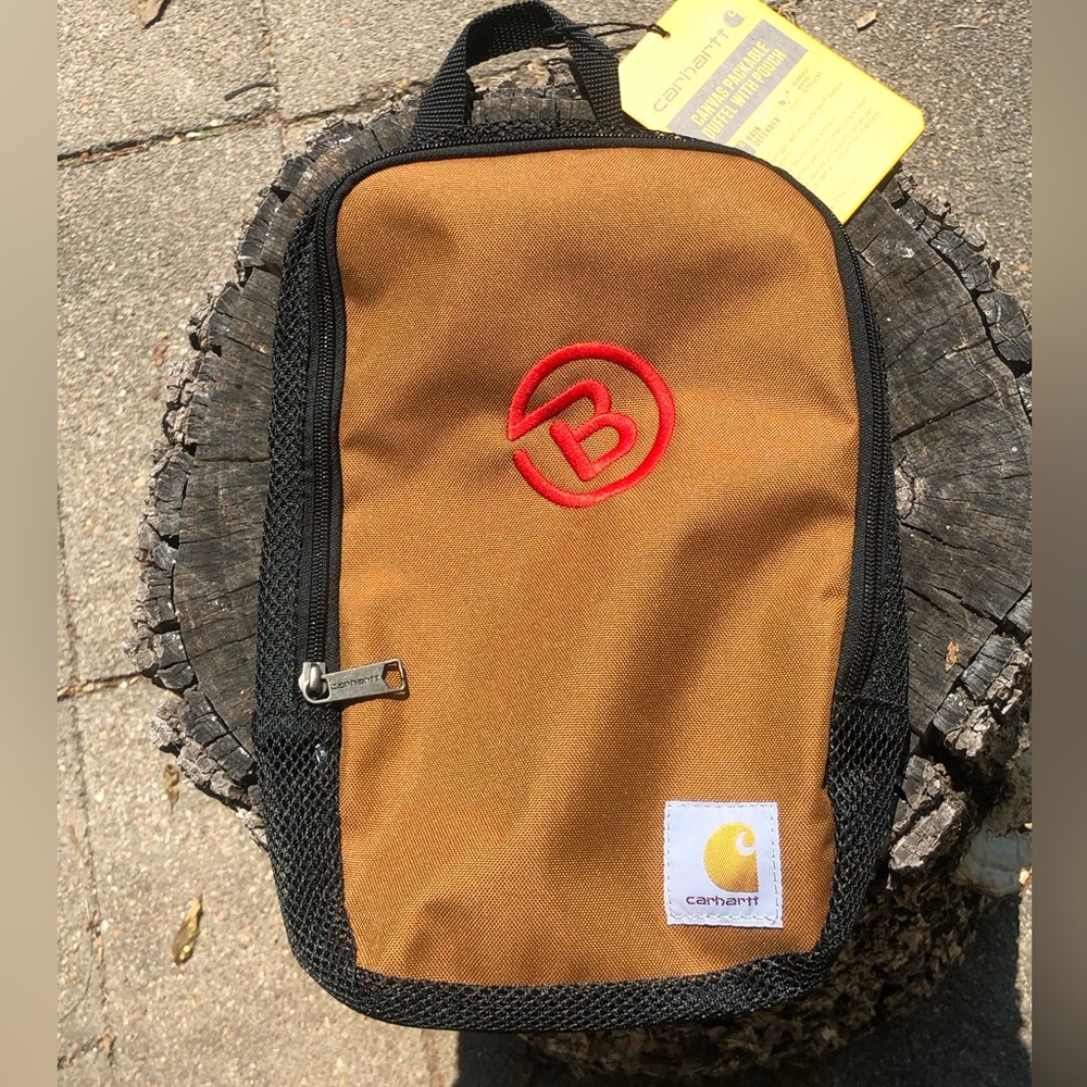 Carhartt Travel Carryall Bag w/ breathable side panels NWT in brown/ black/ red